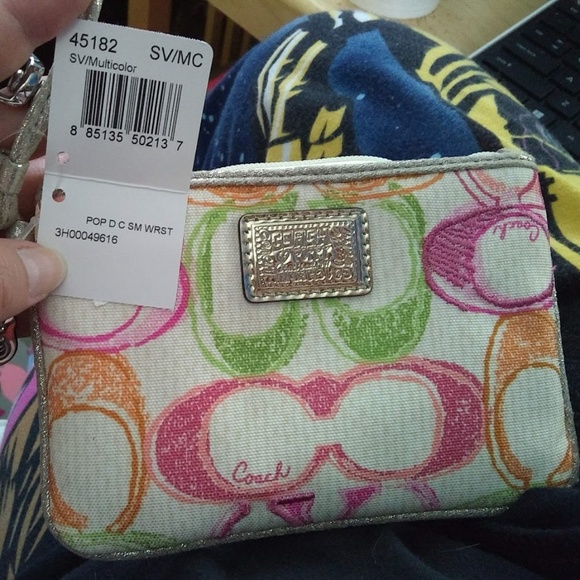 COACH Poppy Small Wristlet - Picture 1 of 4